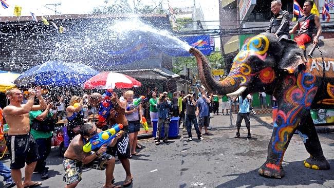  Lễ hội té nước tại Thái Lan dịp đầu năm mới. Ảnh: Aleenta