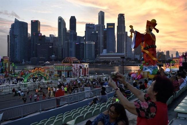 Dòng người đổ về lễ hội River Hongbao tại Singapore. Ảnh: Straits Times