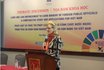 Bà Caitlin Wiesen, Giám đốc UNDP tại Việt Nam phát biểu tại buổi tọa đàm