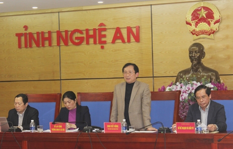 Đồng chí Đinh Viết Hồng, Phó Chủ tịch UBND tỉnh phát biểu tại đầu cầu Nghệ An