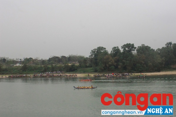 Hội thi đua thuyền và các hoạt động văn hóa- thể thao giữa các đội thi được diễn ra vào ngày 7/3