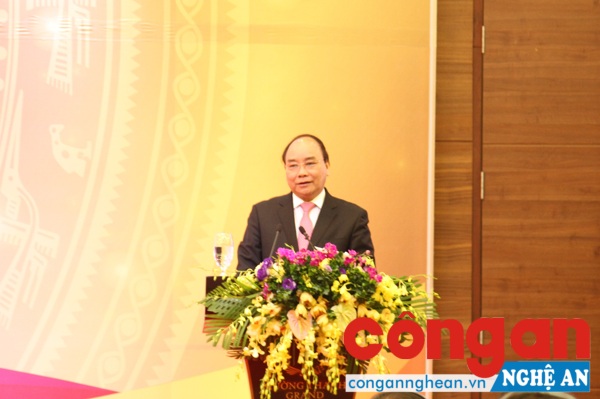 Phát biểu chỉ đạo tại hội nghị, Thủ tướng Chính phủ mong muốn các nhà đầu tư, doanh nhân đồng hành với Chính phủ, với tỉnh Nghệ A trong quá trình phát triển của quê hương Chủ tịch Hồ Chí Mịnh