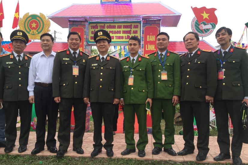 Trung tướng Nguyễn Văn Sơn, Thứ trưởng Bộ Công an cùng đoàn đại biểu tham quan trại tuổi trẻ Công an Nghệ An và Cảnh sát PC&CC 