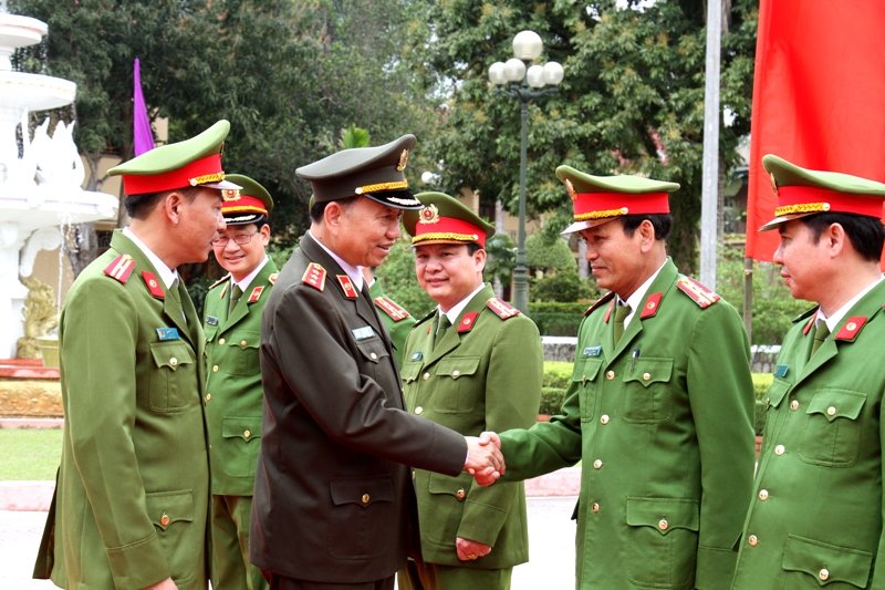 Lãnh đạo Ban giám thị Trại giam số 6 chào đón Thượng tướng Tô Lâm.