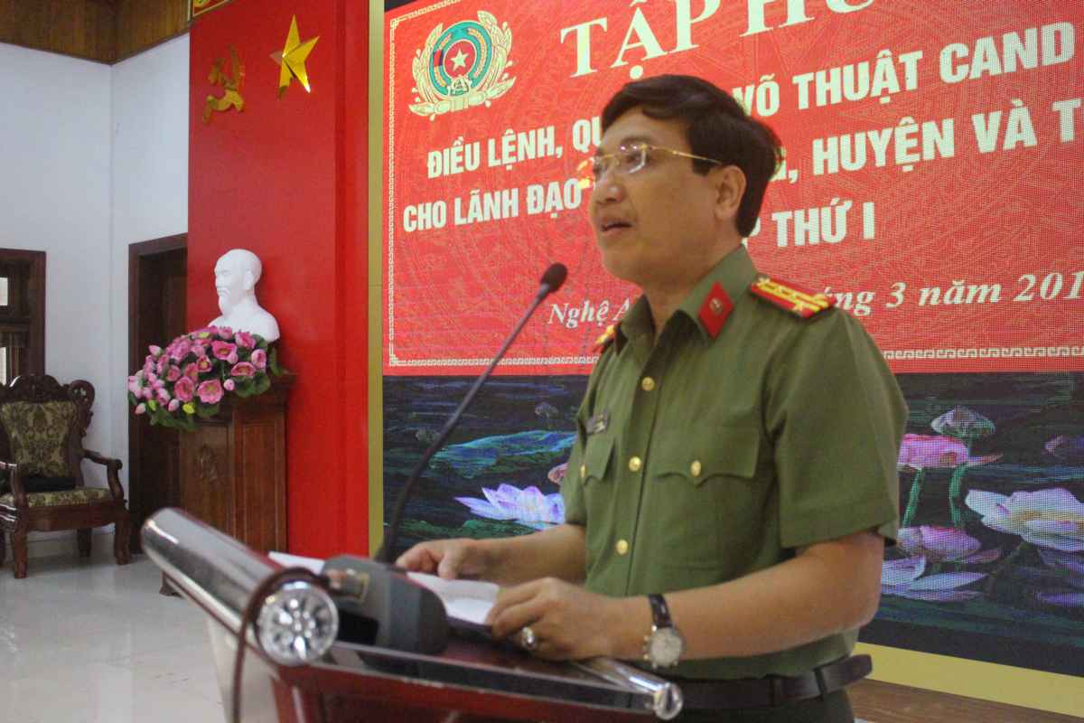 Đại tá Hồ Văn Tứ, Phó Giám đốc Công an tỉnh phát biểu khai mạc lớp tập huấn