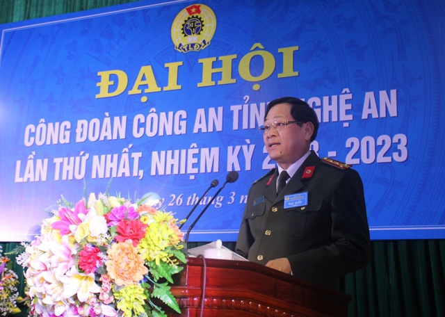 Đồng chí Đại tá Nguyễn Hữu Cầu, Giám đốc Công an tỉnh phát biểu tại Đại hội