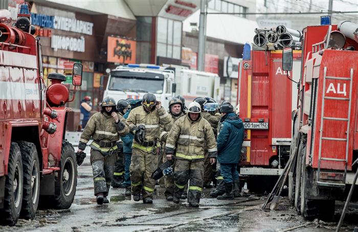 Các nhân viên cứu hoả Nga hiện vẫn đang lùng sục từng ngóc ngách của toà nhà, nhằm đảm bảo không để sót lại bất cứ nạn nhân nào trong đống đổ nát.