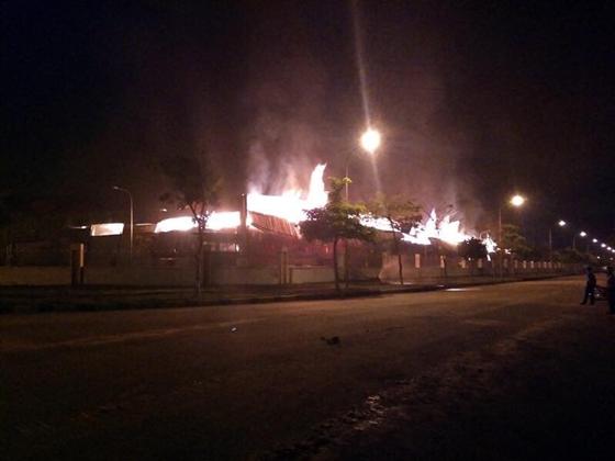 Cháy lớn tại công ty TNHH Texhong Ngân Long trong đêm