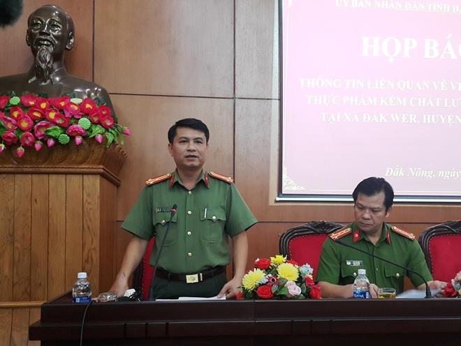 Thượng tá Phạm Thanh Bình thông tin vụ việc tại buổi họp báo