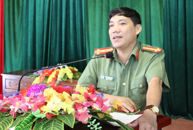 Đại tá Lê Khắc Thuyết - Phó Giám đốc Công an tỉnh phát biểu tại buổi lễ