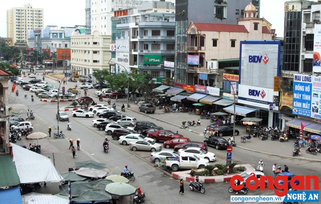 Bãi đỗ xe quy hoạch “độc nhất vô nhị” giữa lòng đường Cao Thắng (TP Vinh)