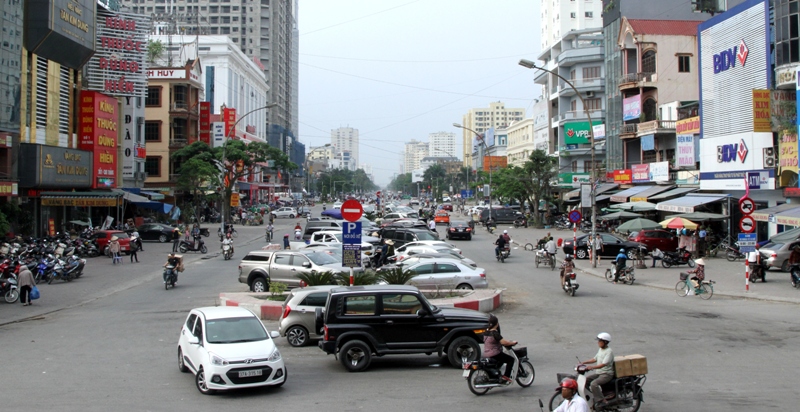 Sau nhiều năm loay hoay với giải pháp tìm điểm đậu, đỗ xe trong nội thành, tháng 1/2016 UBND TP Vinh đã cho phép BQL chợ Vinh lập bãi đỗ xe có thu phí ngay giữa lòng đường Cao Thắng.