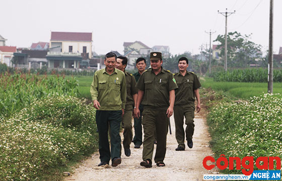 Tổ CCB tự quản Hội CCB xã Diễn Tân phối hợp với Công an xã tuần tra đảm bảo ANTT trên địa bàn
