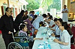 Khám bệnh miễn phí, tặng quà cho gia đình chính sách