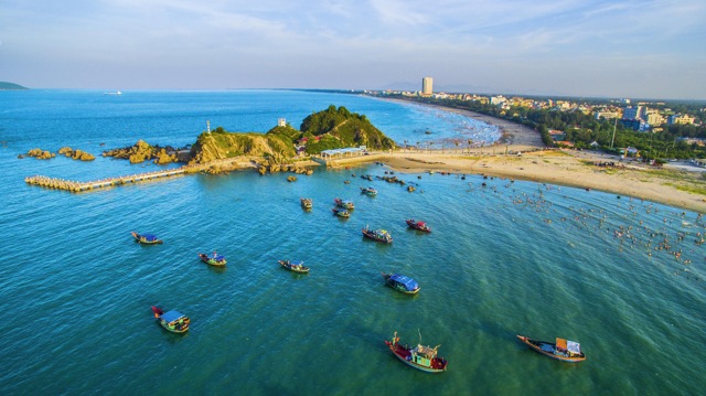 Bãi biển Cửa Lò ngày càng hút khách du lịch - Ảnh: internet