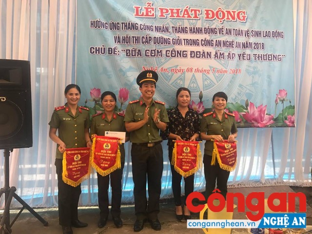Giải Nhì thuộc về Đội 5 (Công đoàn phòng Văn phòng và Công an huyện Quế Phong) cùng Đội 1 (Công đoàn Đại đội Cảnh sát Cơ động (Pk20) và Công an huyện Con Cuông)