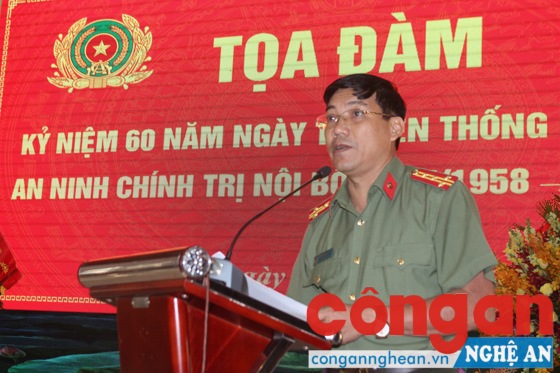 Đại tá Lê Khắc Thuyết, Phó Giám đốc Công an tỉnh ghi nhận và biểu dương những thành tích mà Phòng ANCTNB đạt được trong thời gian qua