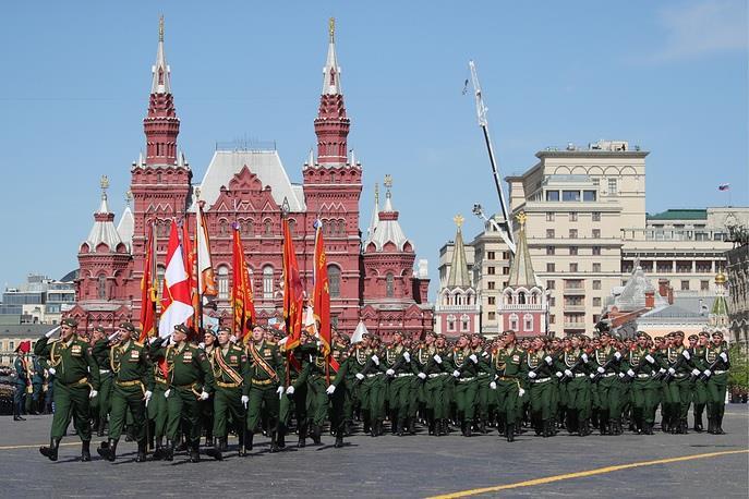 Giống như các năm trước, lễ duyệt binh năm nay để lại những xúc cảm mạnh mẽ cho tất cả mọi người, về một quá khứ lịch sử hào hùng của quân và dân Liên Xô trong cuộc Chiến tranh vệ quốc Vĩ đại.