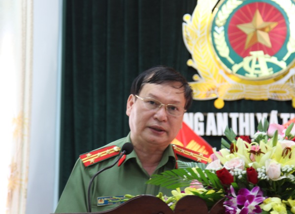 Đại tá Nguyễn Đình Dung ghi nhận và đánh giá cao nỗ lực của tập thể Công an TX Thái Hòa trong suốt 10 năm xây dựng và trưởng thành