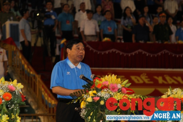 Đồng chí Nguyễn Xuân Đường, Chủ tịch UBND tỉnh đọc kêu gọi toàn dân tập thể dục của Bác Hồ