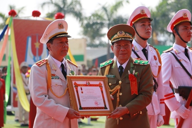Nhân dịp này, Học viện CSND cũng đón nhận Huân chương Lao động hạng Nhất của Nước CHDCND Lào.