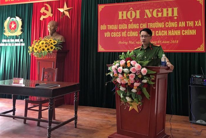 Đồng chí Trung tá Nguyễn Bình Hà tiếp thu ý kiến của CBCS về Cải cách hành chính trong đơn vị