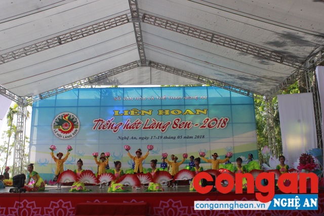 Một số tiết mục văn nghệ diễn ra tại Liên hoan Tiếng hát Làng sen