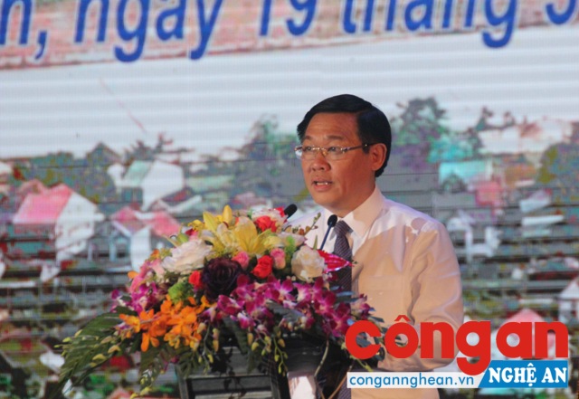 Đồng chí Vương Đình Huệ, Ủy viên Bộ Chính trị, Phó Thủ tướng Chính phủ phát biểu tại buổi lễ