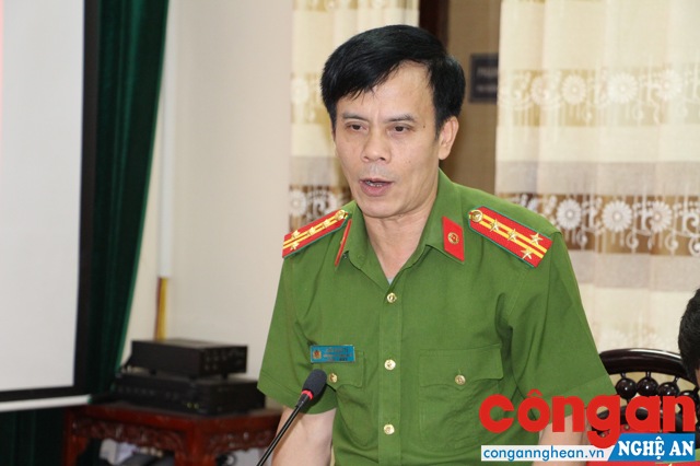 Đại tá Trần Ngọc Tú Trưởng Công an Thành phố phát biểu kết luận hội nghị