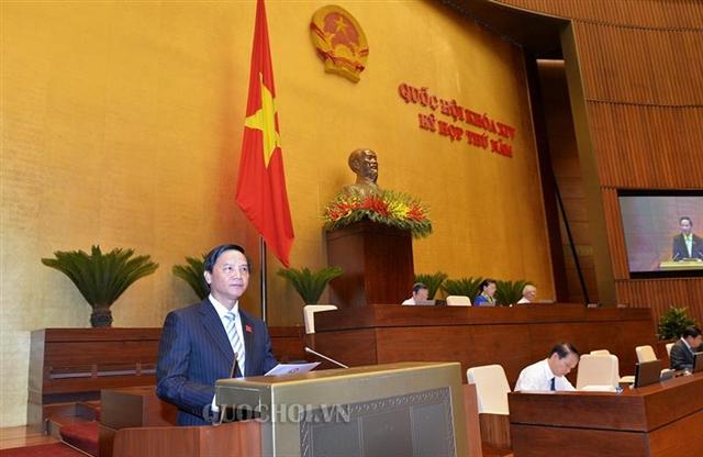 Chủ nhiệm Ủy ban Pháp luật Nguyễn Khắc Định trình bày Báo cáo giải trình tiếp thu chỉnh lý dự thảo Luật