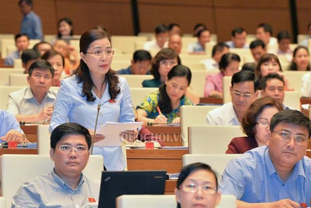 Đại biểu Quốc hội tỉnh Quảng Ninh Đỗ Thị Lan phát biểu tại phiên họp