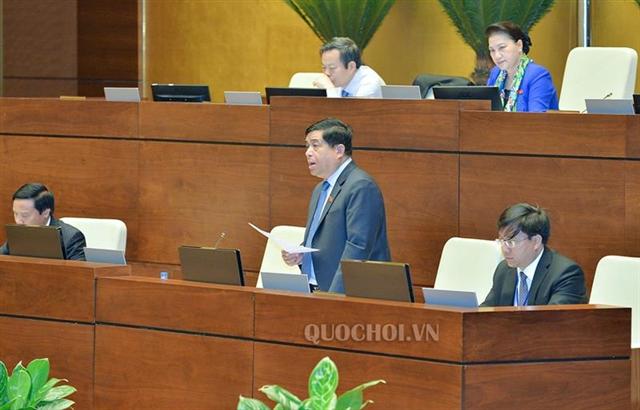 Bộ trưởng Bộ Kế hoạch và Đầu tư Nguyễn Chí Dũng giải trình làm rõ một số nội dung dự thảo Luật đại biểu Quốc hội quan tâm