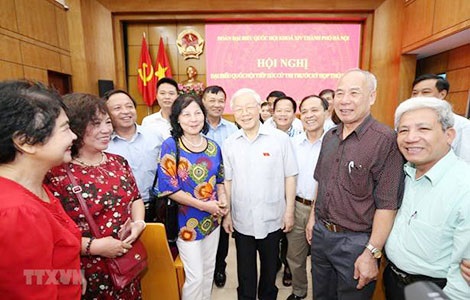 Tổng Bí thư Nguyễn Phú Trọng tiếp xúc cử tri trước Kỳ họp thứ 5 - Quốc hội khóa XIV. Ảnh: TTXVN.