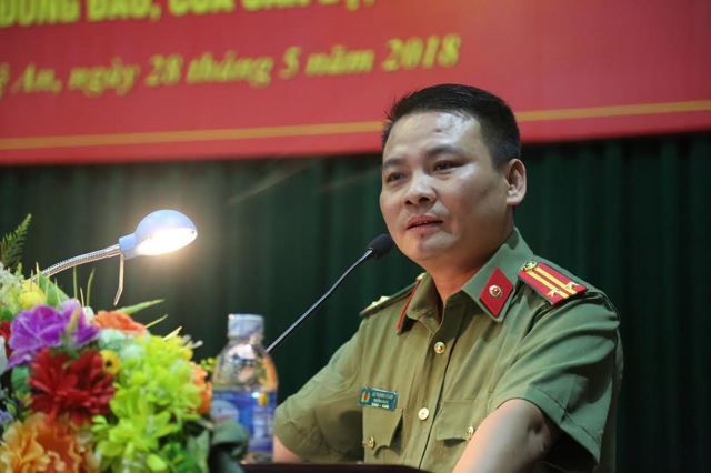 Trung tá, PGS.TS Lê Trọng Hanh trao đổi tại Hội nghị.