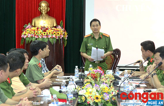 Đồng chí Đại tá Nguyễn Mạnh Hùng, Phó Giám đốc Công an tỉnh, Thủ trưởng Cơ quan CSĐT Công an tỉnh biểu dương kết quả của Ban chuyên án 418Đ.