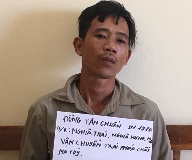 Đối tượng Trần Văn Chuẩn vận chuyển trái phép 4 bánh heroin.