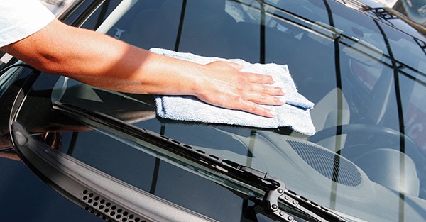 Vệ sinh xe sạch sẽ để tránh tính trạng ố mốc cho xe.