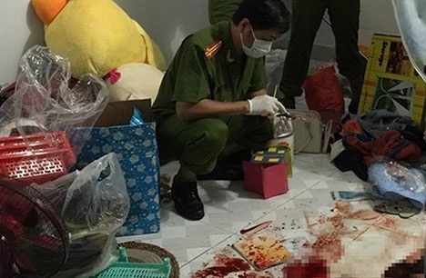 Cơ quan điều tra khám nghiệm hiện trường vụ bệnh nhân tâm thần Lê Thị Bích Thuận chém mẹ đẻ.
