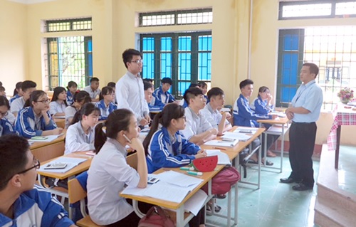 Giờ ôn tập của các em học sinh lớp 12 Trường THPT Tam Nông, tỉnh Phú Thọ. Ảnh: Báo Phú Thọ