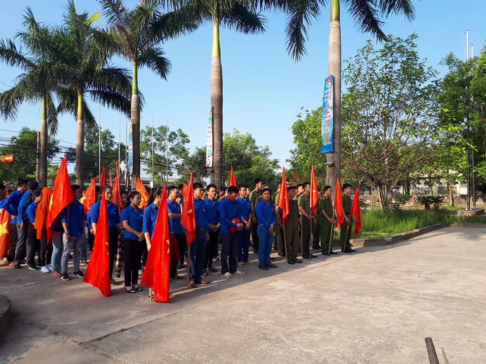 Đoàn viên thanh niên các đơn vị tham gia lễ mít tinh, hưởng ứng tháng PCMT năm 2018