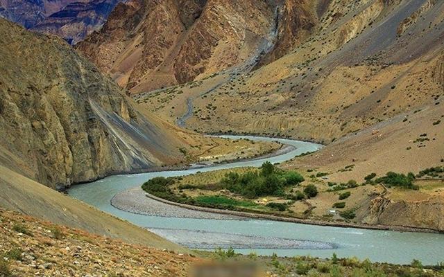 Thung lũng Spiti nằm ở dãy núi Himalaya, miền bắc Ấn Độ. Đây là một trong những nơi cao nhất thế giới có người sinh sống. Cảnh quan trông như một thế giới khác lạ.