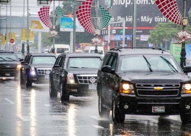 Đoàn xe của Tổng thống Trump đi trong mưa trong những ngày dự APEC ở Đà Nẵng.