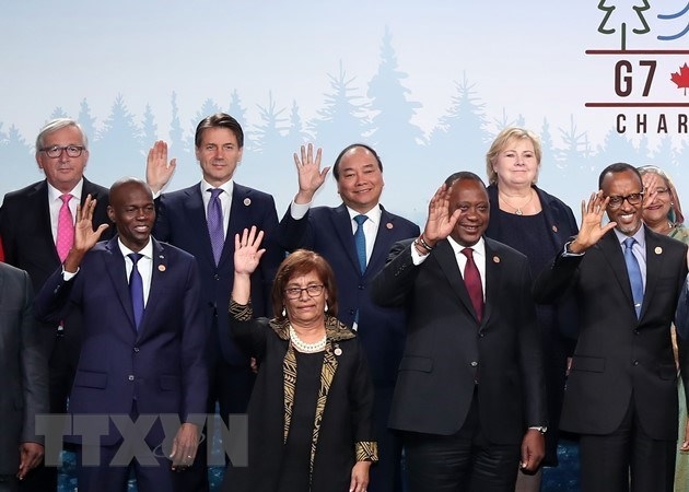 Thủ tướng Nguyễn Xuân Phúc và các trưởng đoàn G7 và G7 mở rộng. Ảnh: TTXVN