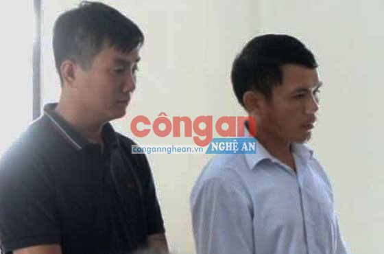  2 bị cáo Phạm Đình Thanh và Vi Văn Quế tại phiên tòa