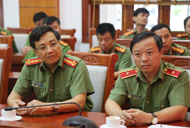 Đồng chí Thiếu tướng Phan Xuân Tuy – Phó Giám đốc Học viện chính trị CAND dự và chỉ đạo buổi báo cáo.