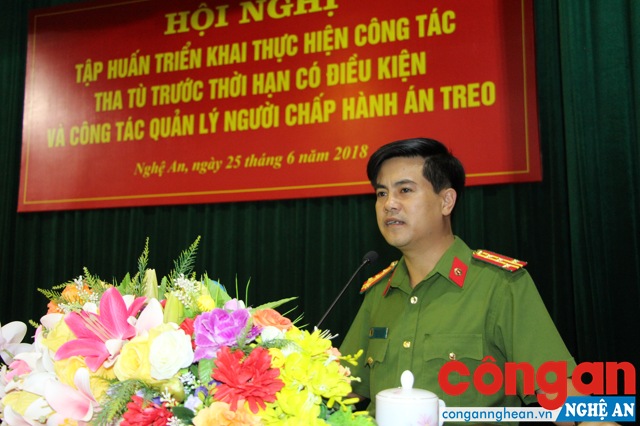 Đồng chí Đại tá Nguyễn Đức Hải Phó Giám đốc Công an tỉnh phát biểu tại buổi tập huấn