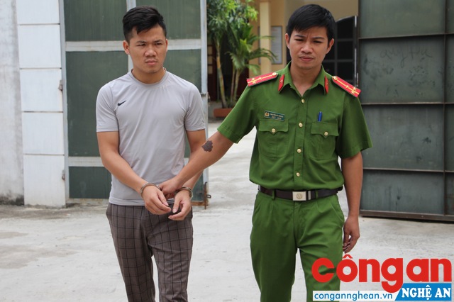 Đội Cảnh sát Hình sự Công an huyện Diễn Châu bắt giữ đối tượng liên quan đến cá độ bóng đá