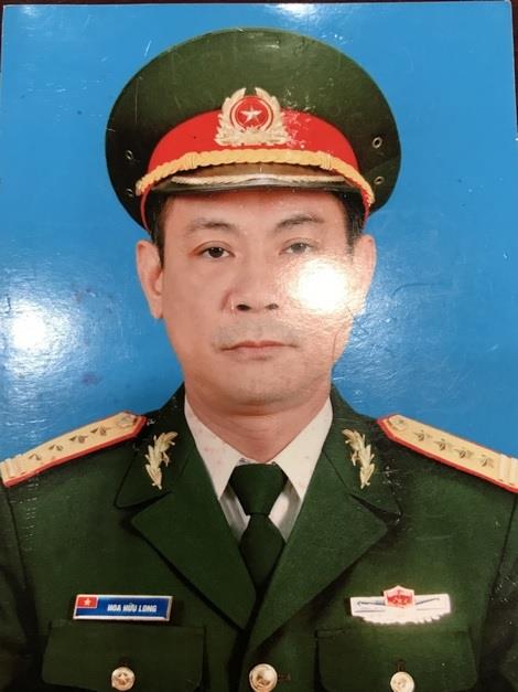 Hoa Hữu Long trong bộ quân phục Quân đội.