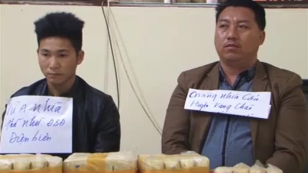 Hai đối tượng trong vụ buôn bán 135 bánh heroin và 500.00 viên ma túy tổng hợp bị Công an tỉnh Điện Biên bắt giữ