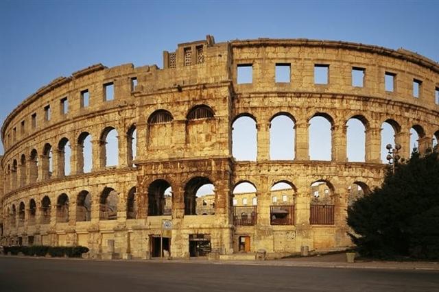 Hí trường La Mã cổ đại ở đông bắc thành phố Pula, có sức chứa 23.000 khán giả.